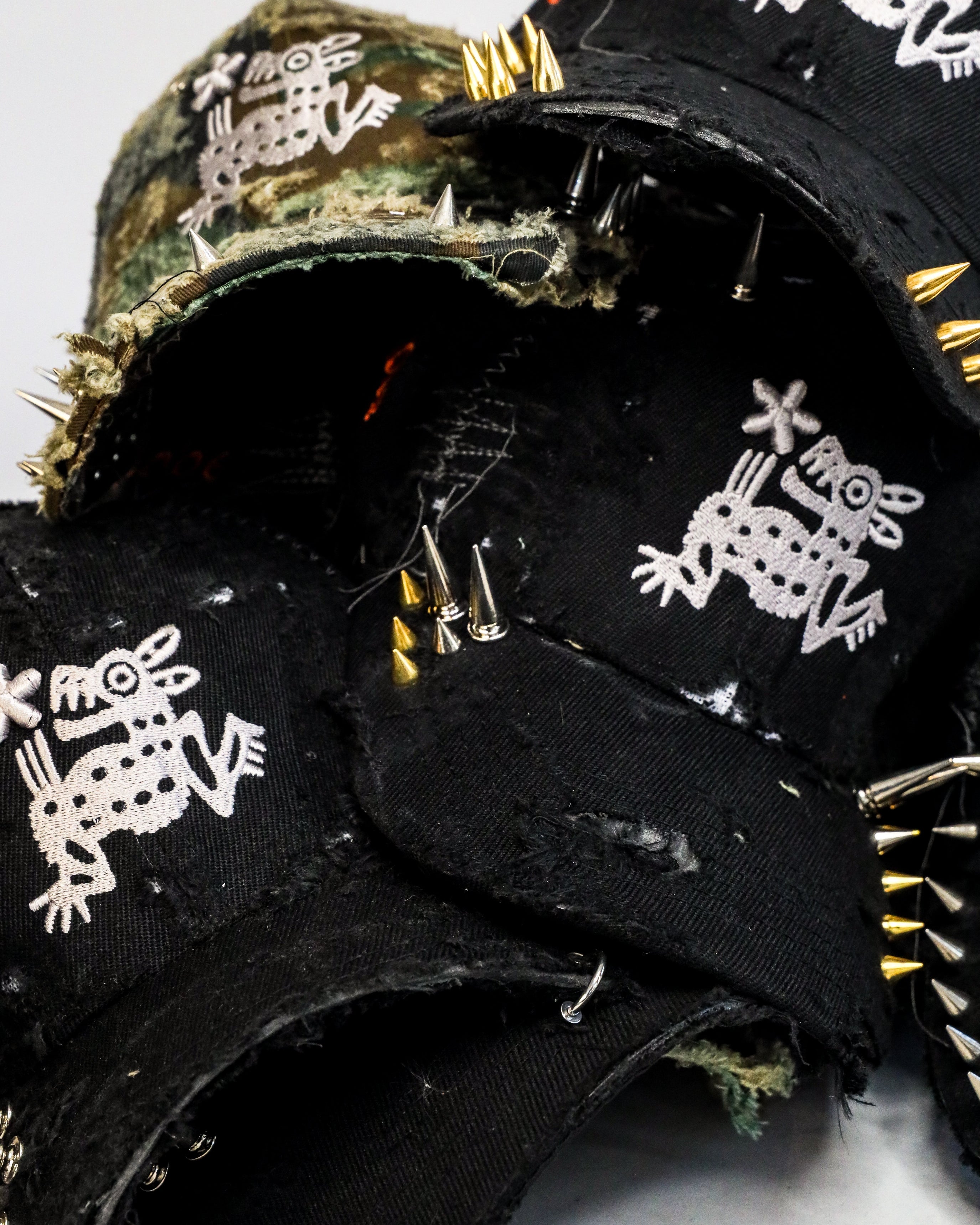 GRUNGE CAPS CAPSULE